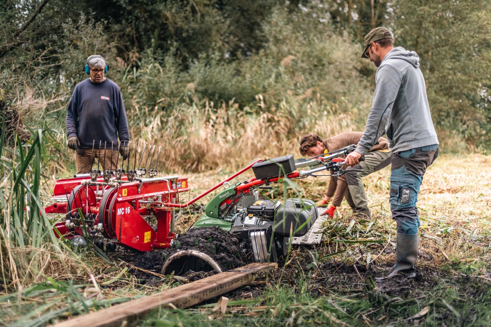 Reportage: Natuurpunt volunteers gather to clean up the grasslands in the Sint-Onolfspolders / © Bert Blondeel - for Natuurpunt Dendermonding