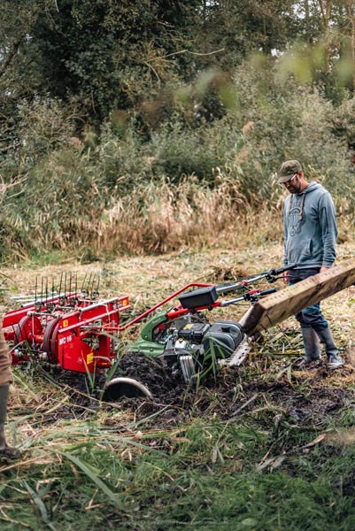 Reportage: Natuurpunt volunteers gather to clean up the grasslands in the Sint-Onolfspolders / © Bert Blondeel - for Natuurpunt Dendermonding